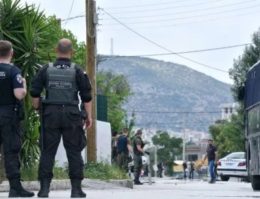 Τι λέει ο αστυνομικός για την επίθεση των τσιγγάνων στην Πειραιώς: «Φοβήθηκα ότι θα μας πάρουν το περιπολικό»